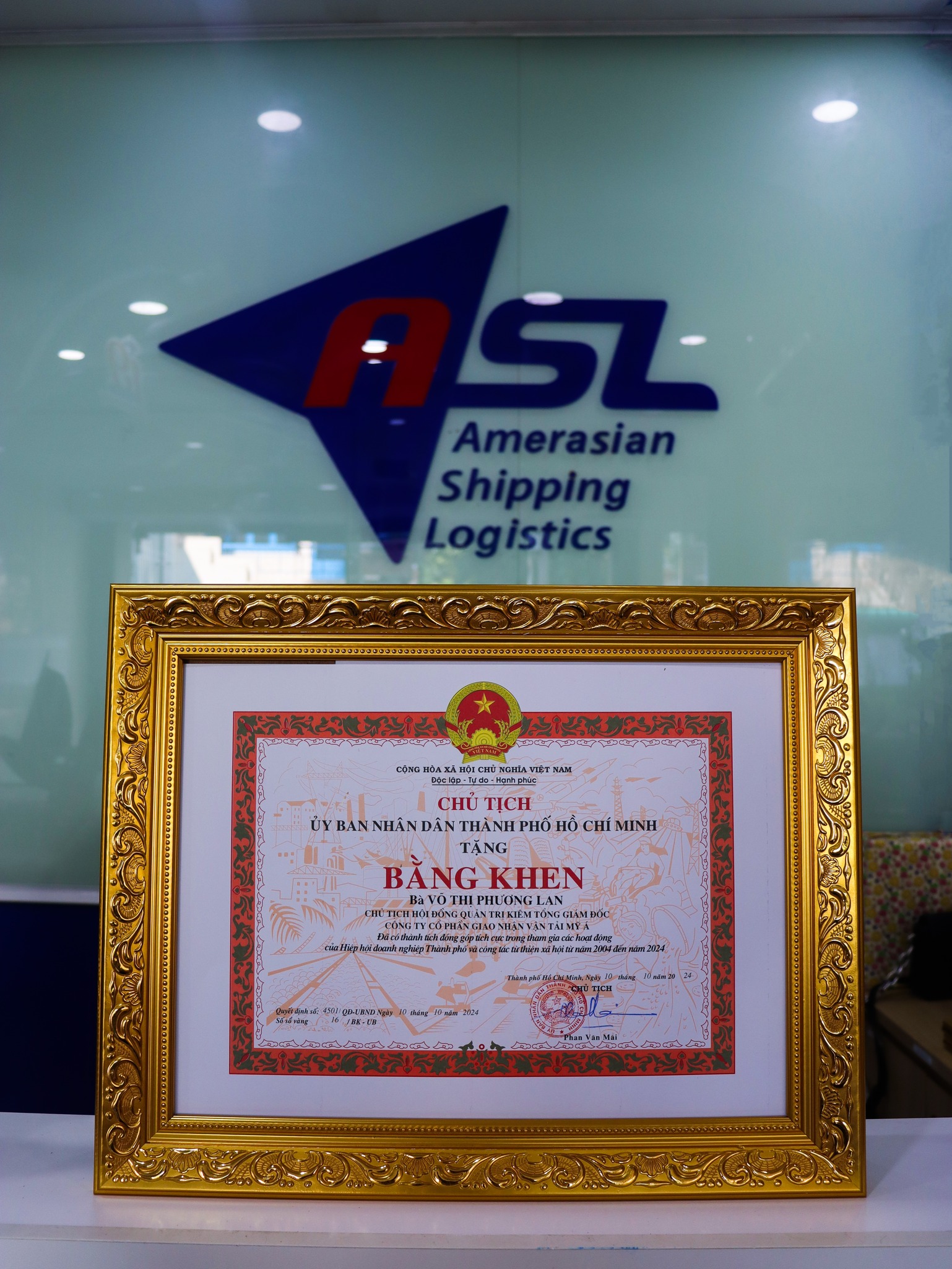 Bằng khen bà Võ Thị Phương Lan đã có thành tích đóng góp tích cực trong tham gia các hoạt động của Hiệp hội doanh nghiệp Thành phố và công tác từ thiện xã hội từ năm 2004 đến năm 2024