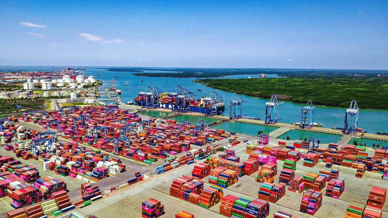 MỘT CẢNG BIỂN Ở VIỆT NAM LẬP KỶ LỤC CHƯA TỪNG CÓ, THÔNG QUA 221.819 TEU, TƯƠNG ĐƯƠNG 3,2 TRIỆU TẤN HÀNG HÓA