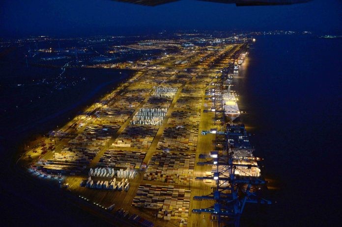 24-HOUR WARNING STRIKE AT GERMAN PORTS DUE TO BARGAINING DISPUTE