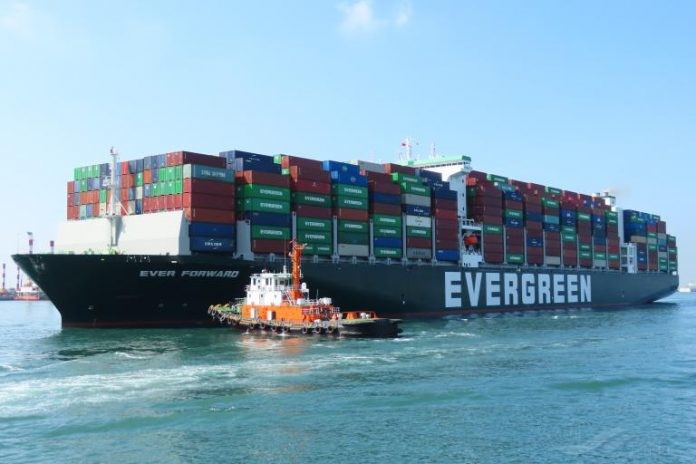 Ever Forward vẫn bị kẹt, hoạt động nạo vét có thể mất đến một tuần